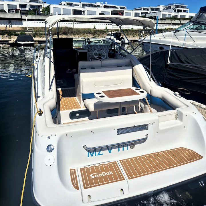 Deck und Cockpit